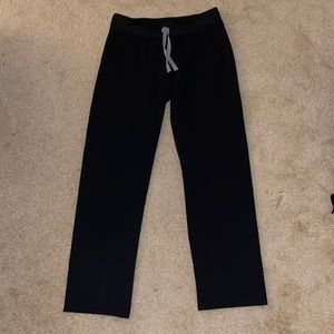 Figs black scrub pants and top.